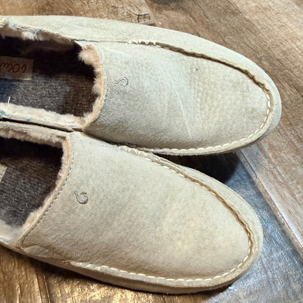 Olukai Women's Nohea Nubuck Leather Soft Shearling Slippers, Pale Gray, 9 - Picture 9 of 9